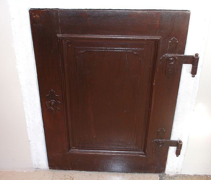 Datoteka:Luznica-vrata(pec).jpg